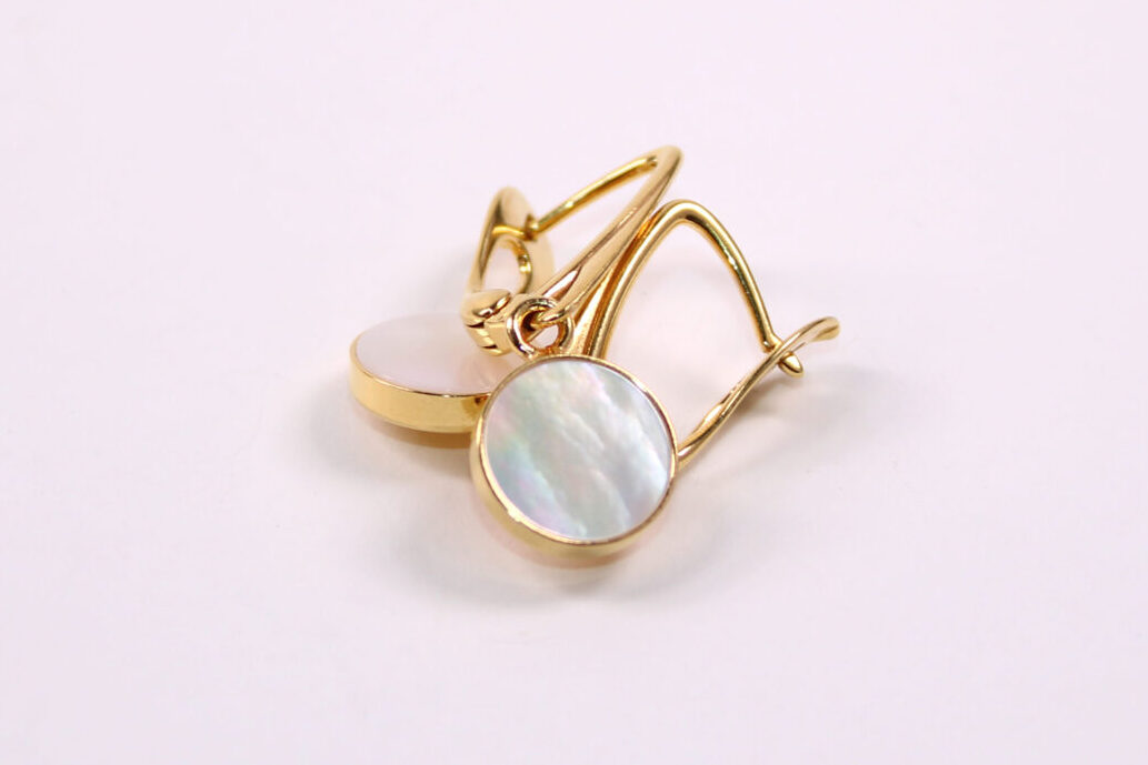 FredFloris/フレッドフローリス ホワイトマザーオブパール ドロップイヤリングの商品画像