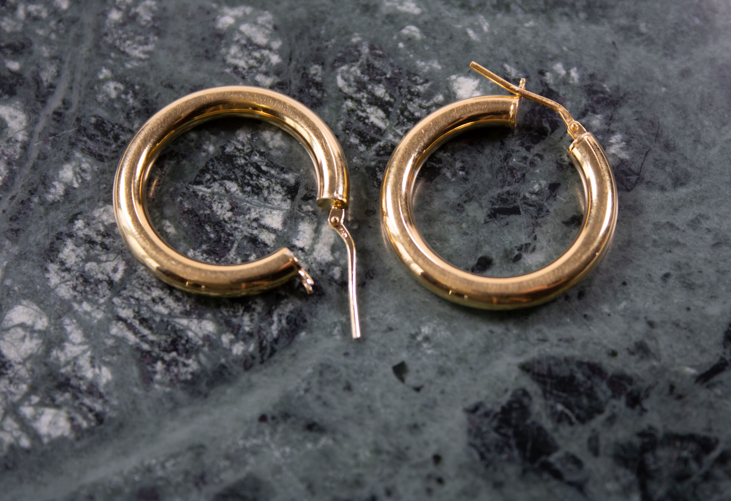 Elegant Hoop Earrings for Every Style | FredFloris.eu