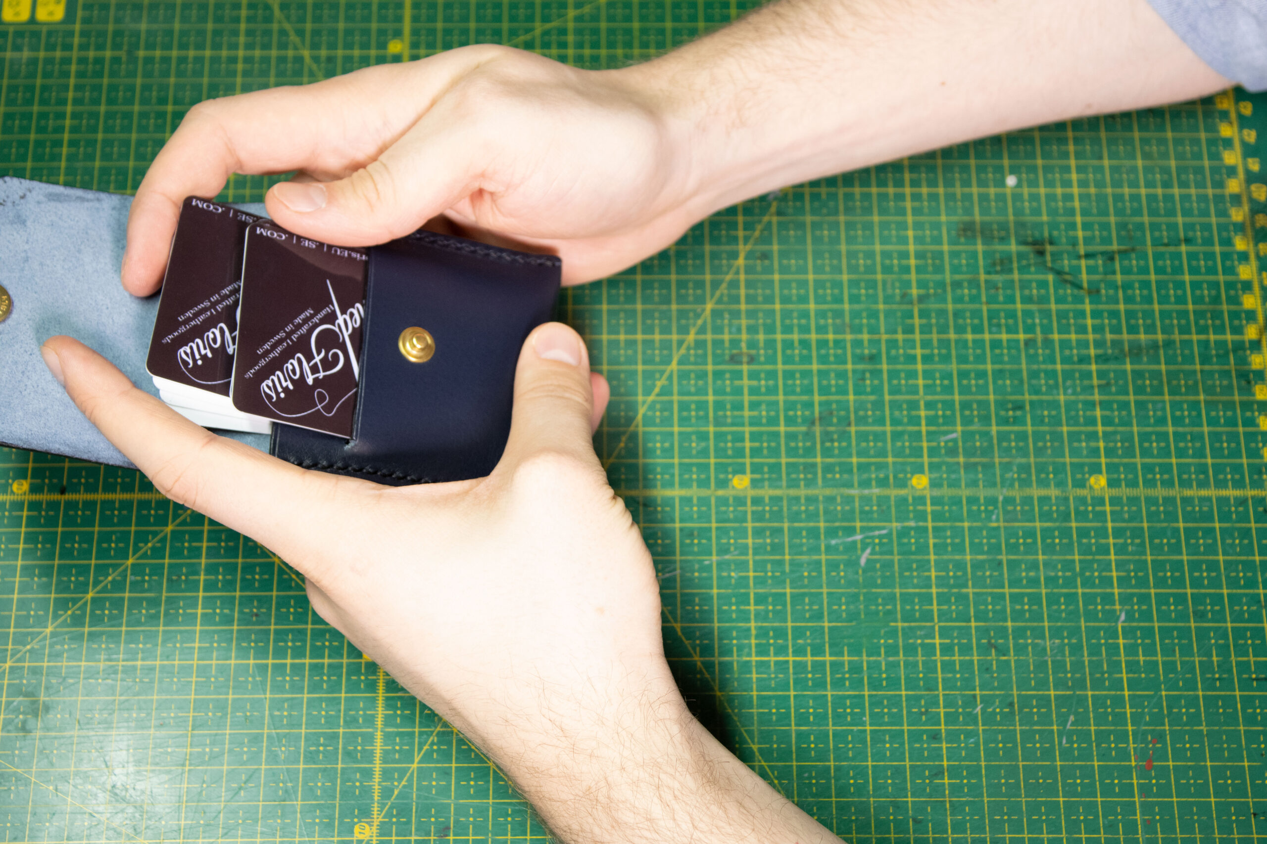 FredFloris スリムレザークレジットカードウォレットの商品画像