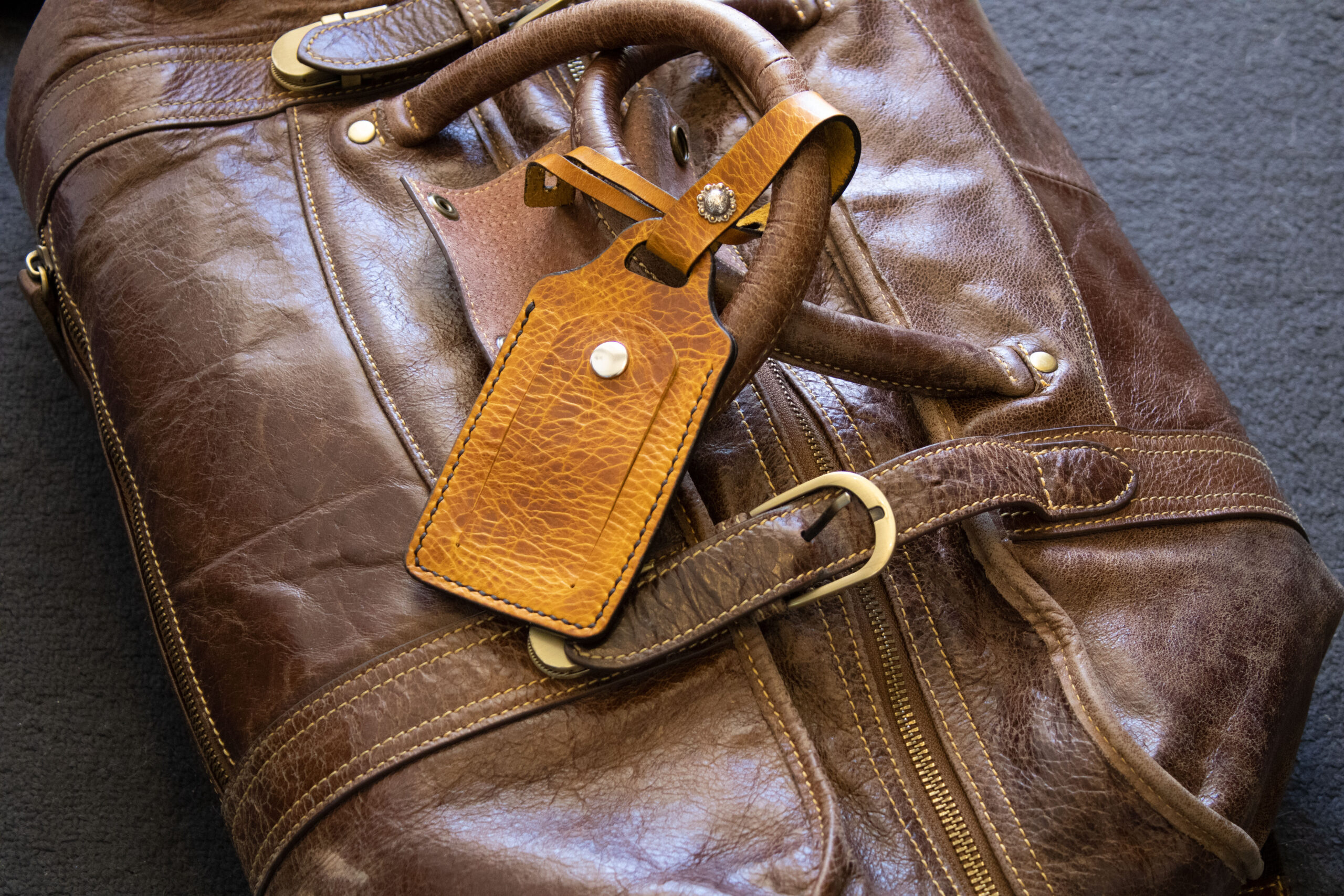 Image produit de l'étiquette de bagage en cuir personnalisée FredFloris