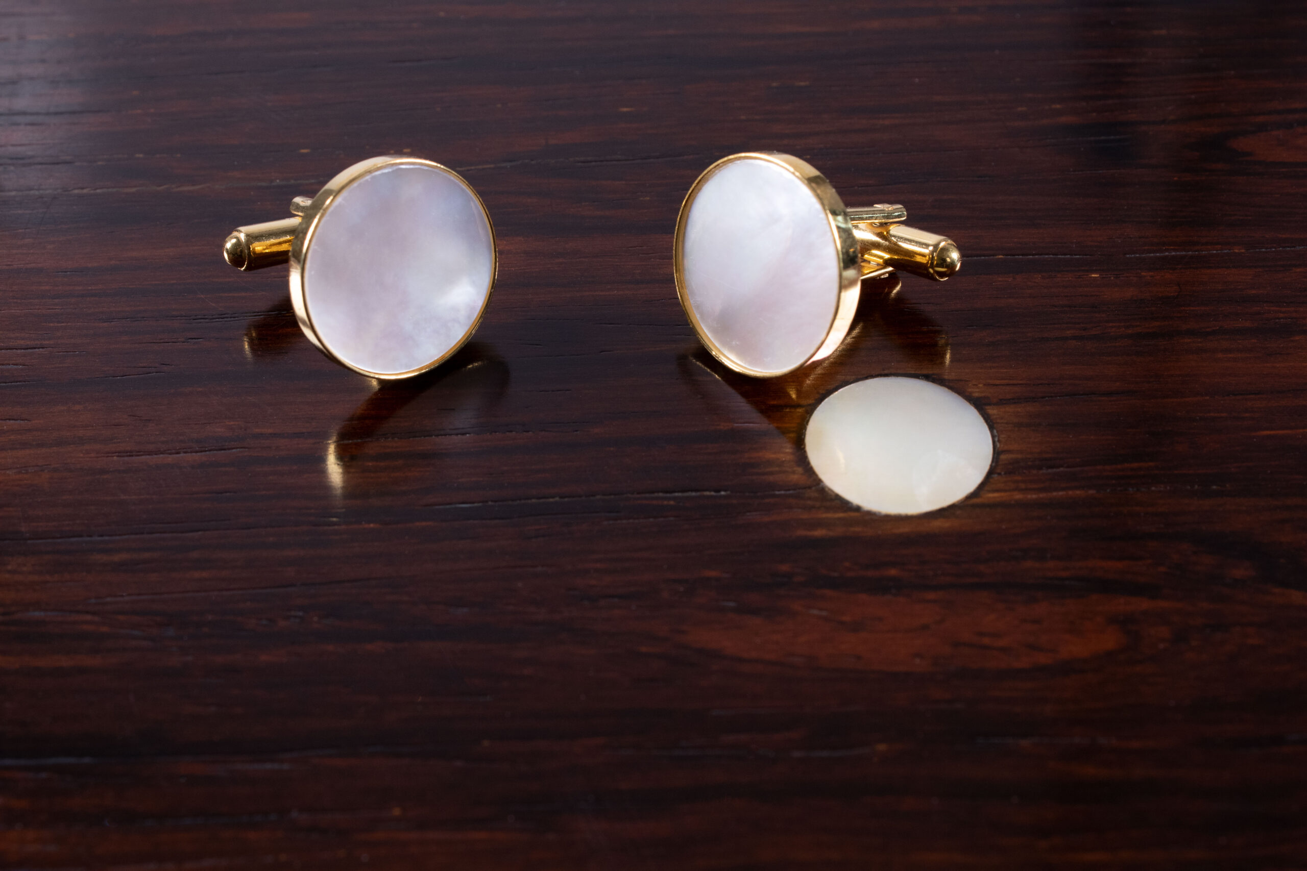 Produktbild zu FredFloris Manschettenknöpfe aus Perlmutt-Edelsteinen