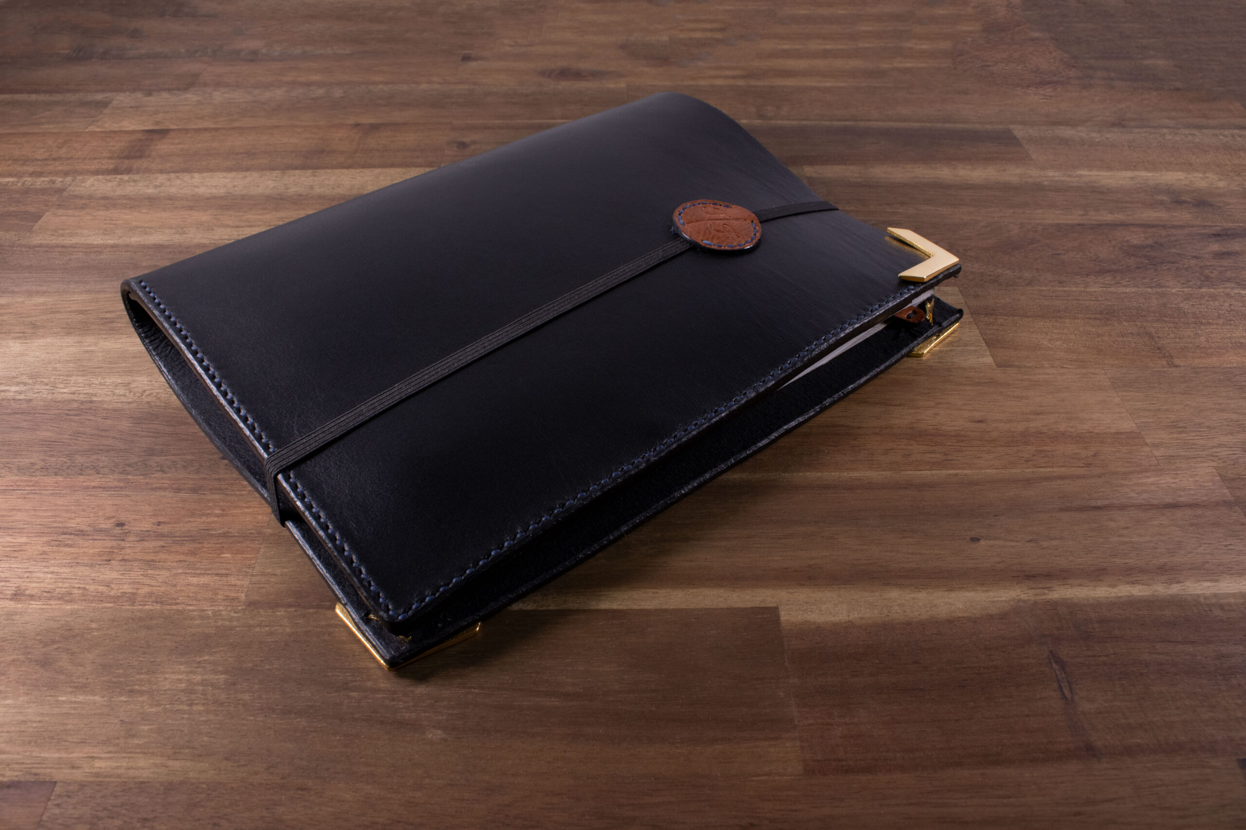 Pineider Country Leather Men's Wallet - Extra Credit Card Slot Flap