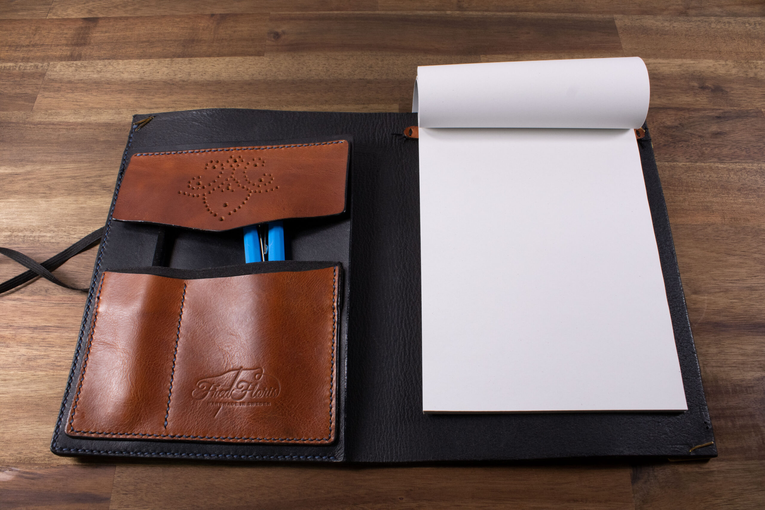 Imagen del producto FredFloris Funda de diario A5 recargable de cuero hecha a mano