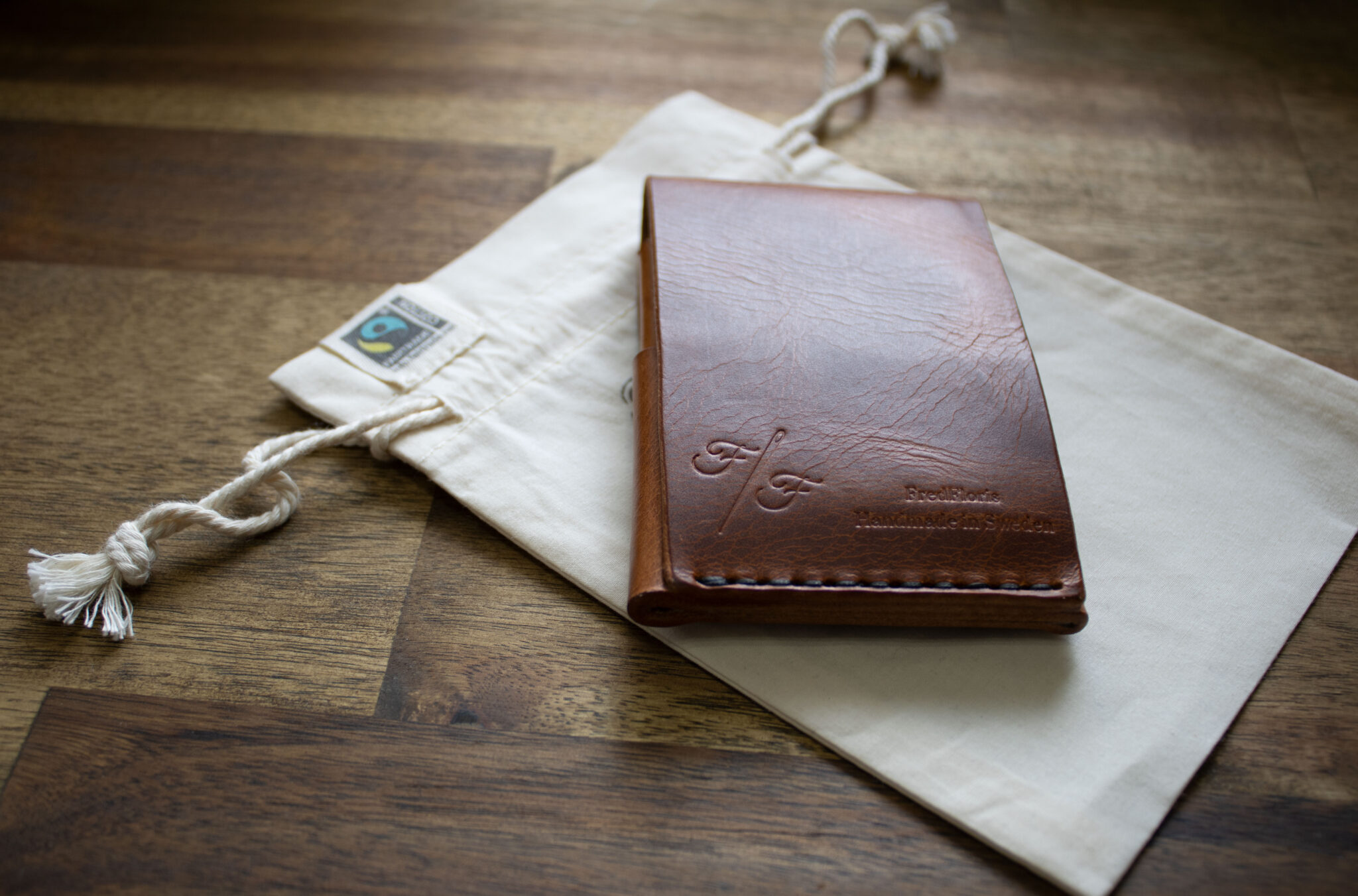 Product image of FredFloris Compact Customizable leather card wallet