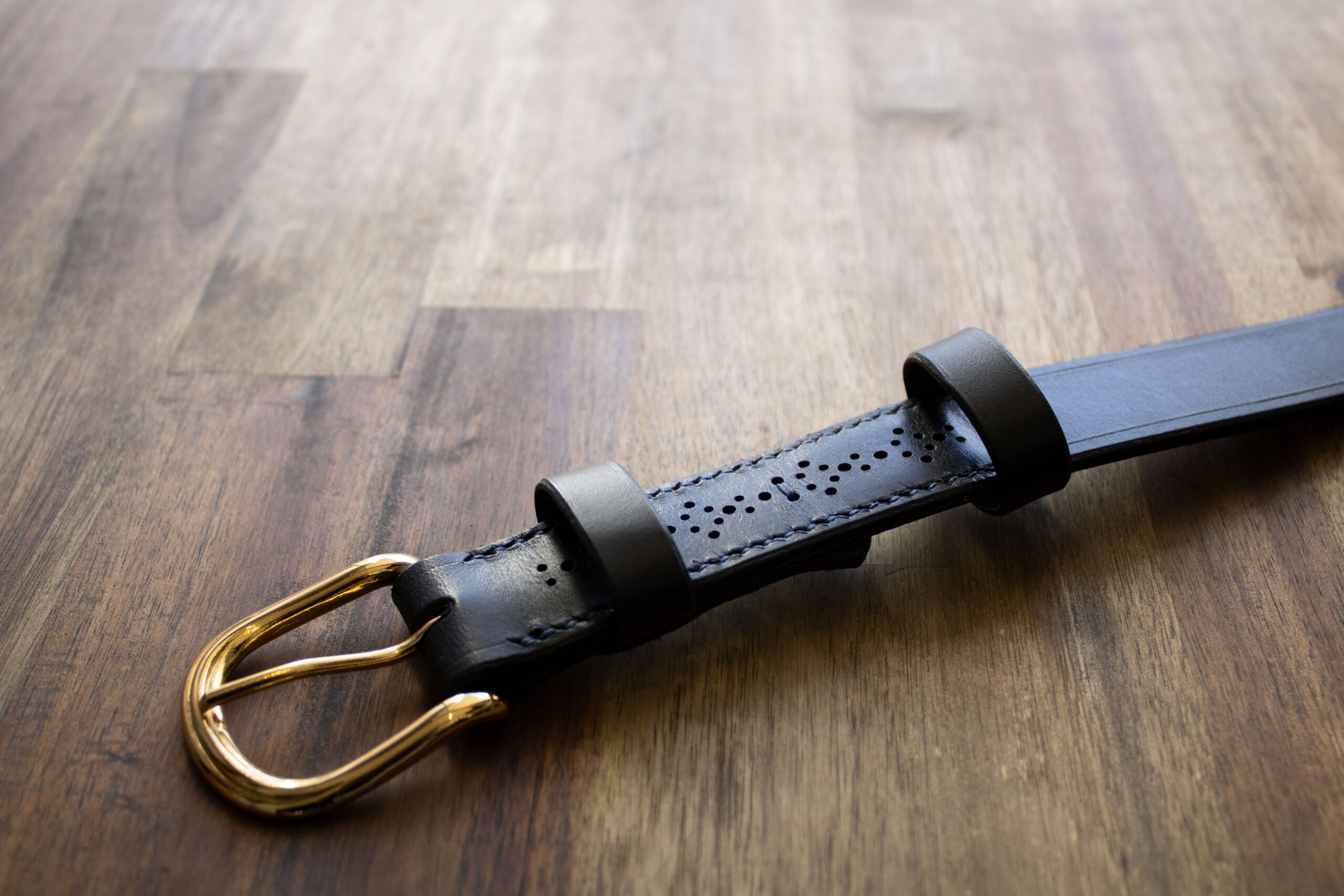 Tuotekuva FredFloris käsintehty veneet musta nahka mekko vyöstä