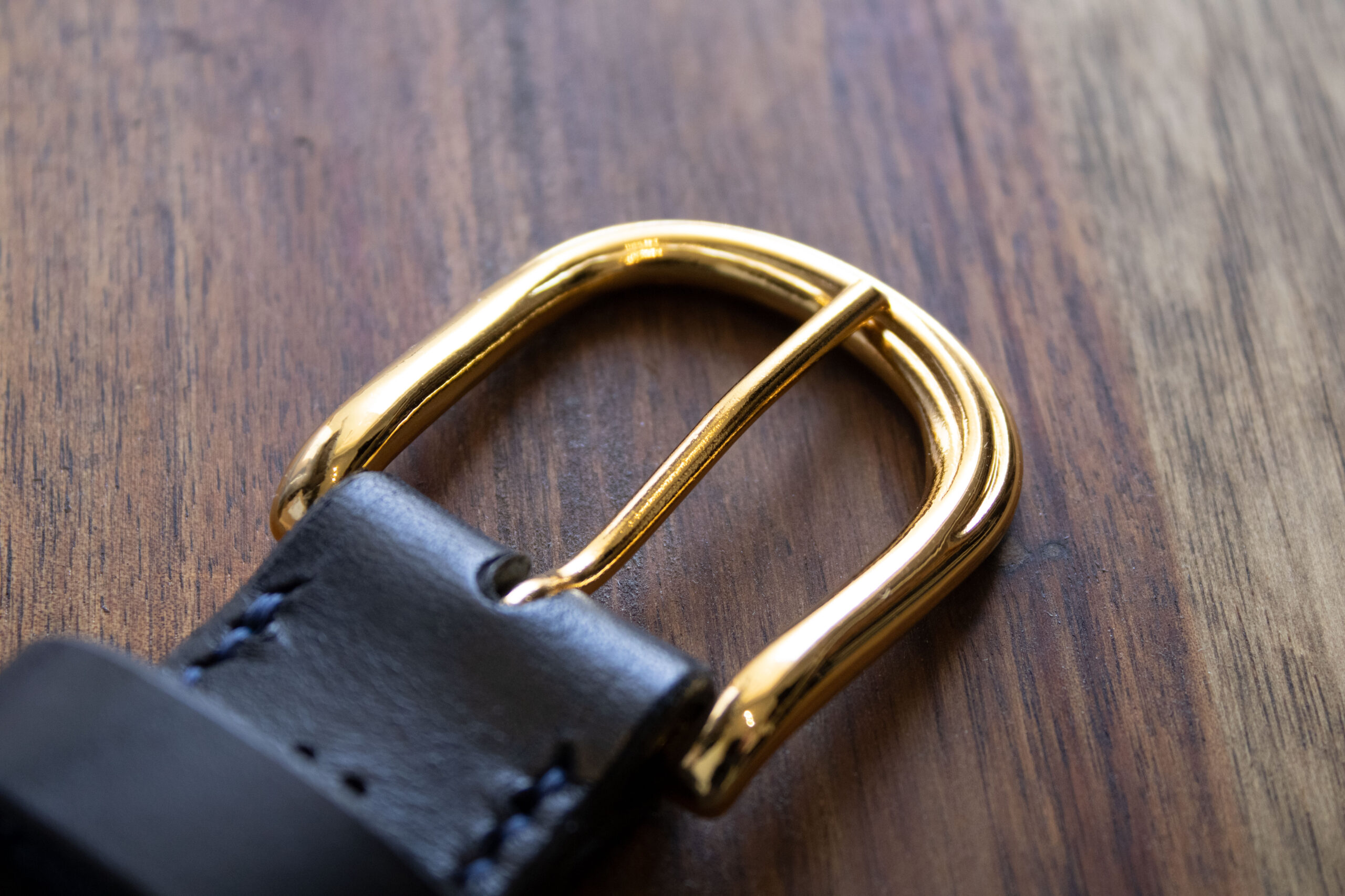 Tuotekuva FredFloris käsintehty musta nahkainen miesten vyöstä