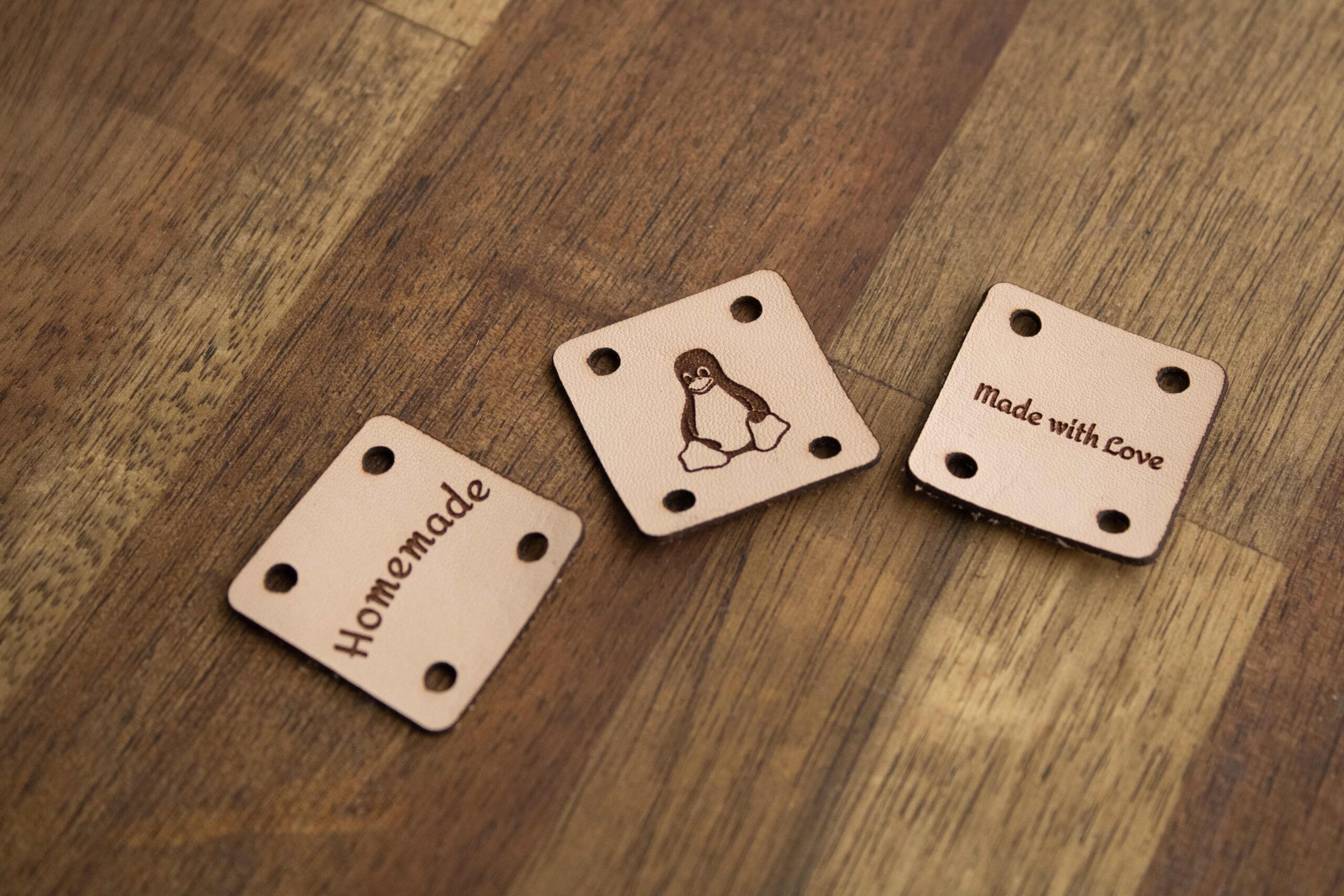 Immagine del prodotto di FredFloris Etichette personalizzate all'uncinetto in pelle fai da te