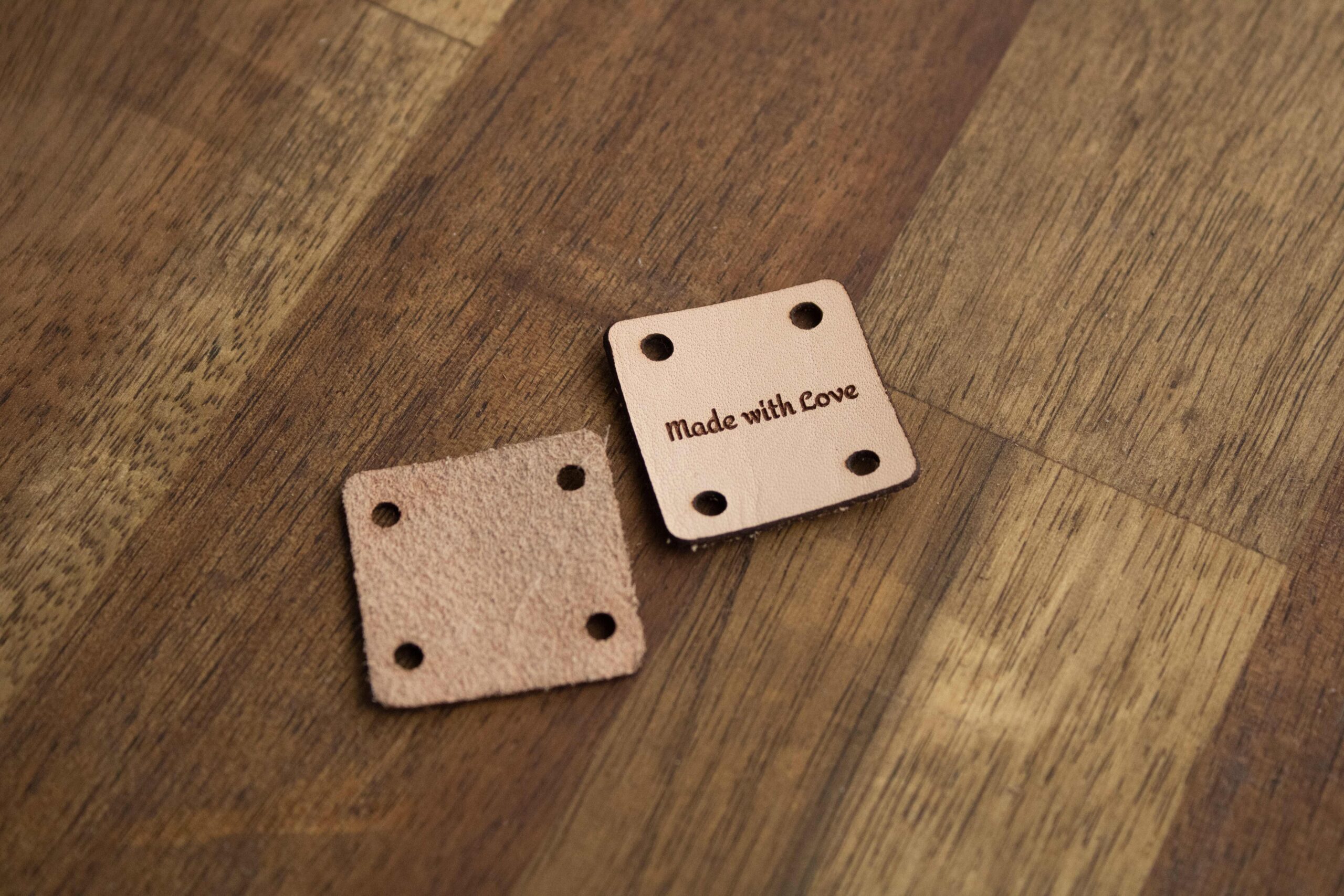 Immagine del prodotto di FredFloris Etichette personalizzate all'uncinetto in pelle fai da te