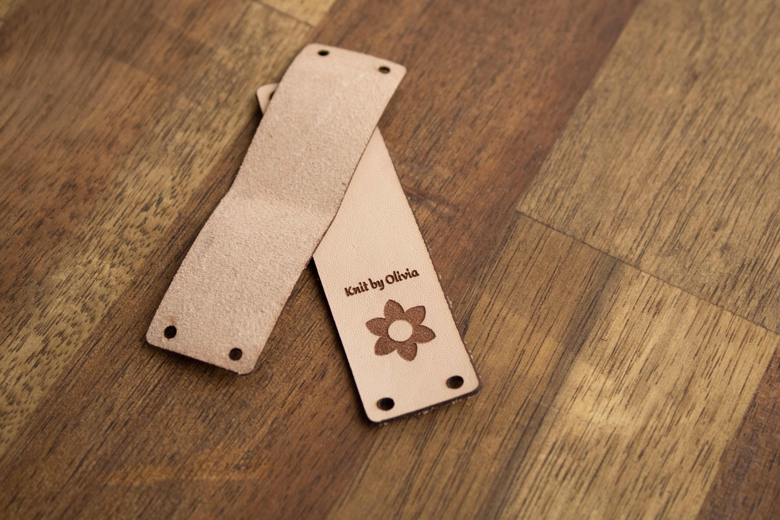 Immagine del prodotto di FredFloris Etichette personalizzate all'uncinetto in pelle fai da te