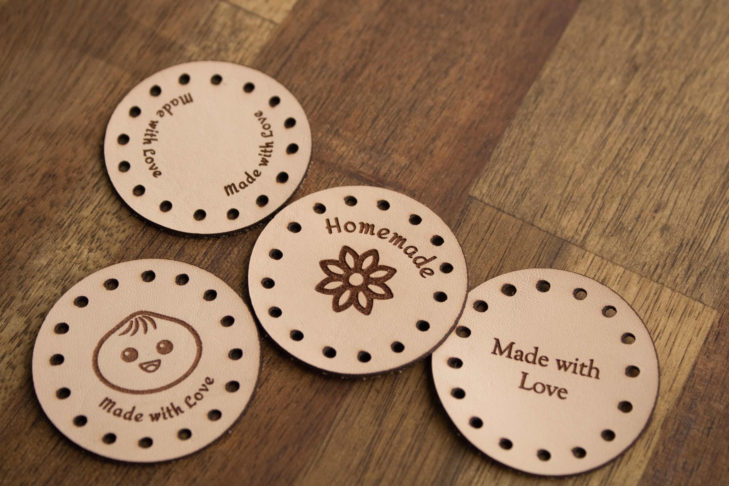 Wizerunek produktu FredFloris Spersonalizowane skórzane etykiety szydełkowe DIY