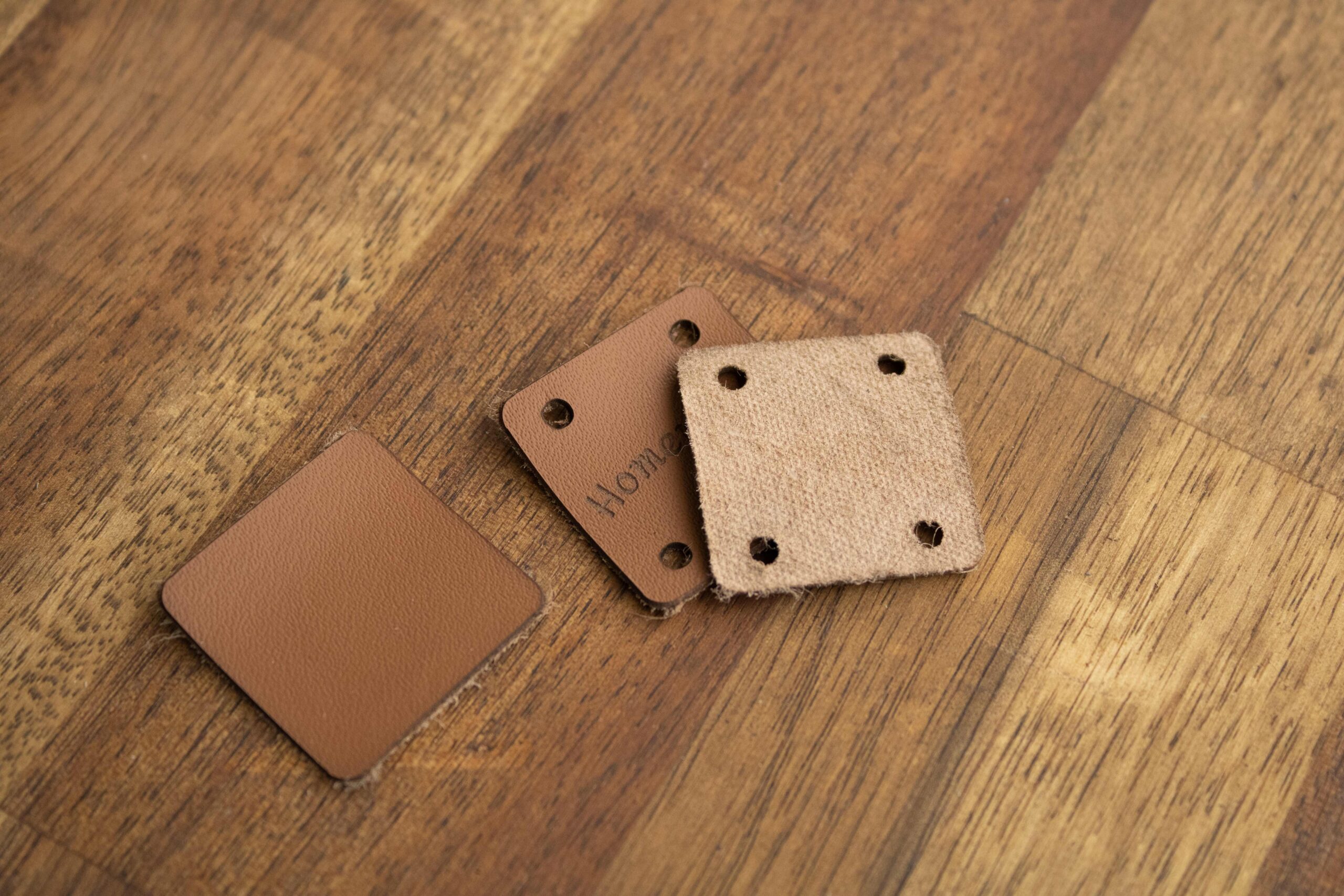 Produktbild av FredFloris Custom Personaliserad läder virkade etiketter DIY