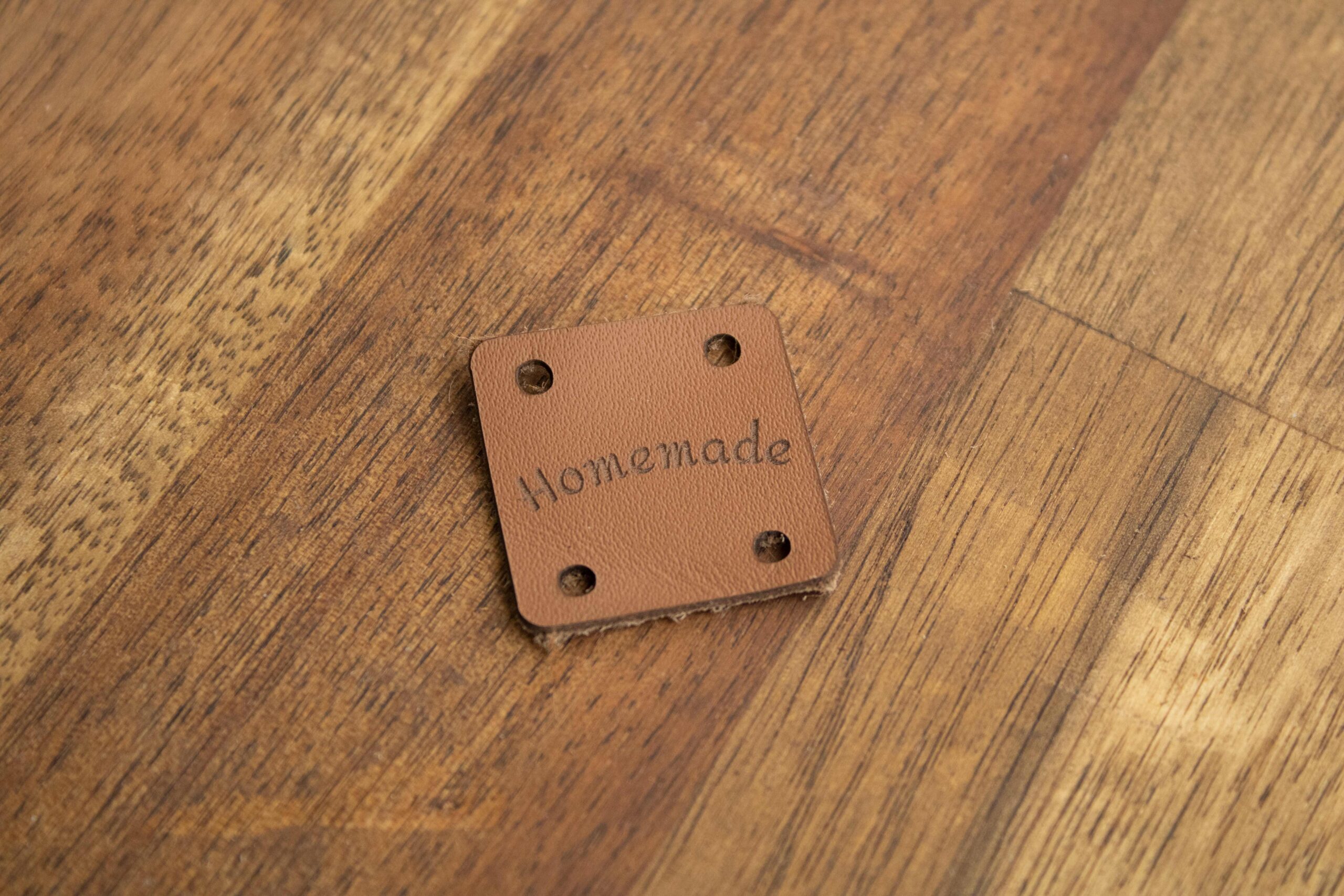 Produktbild av FredFloris Custom Personaliserad läder virkade etiketter DIY