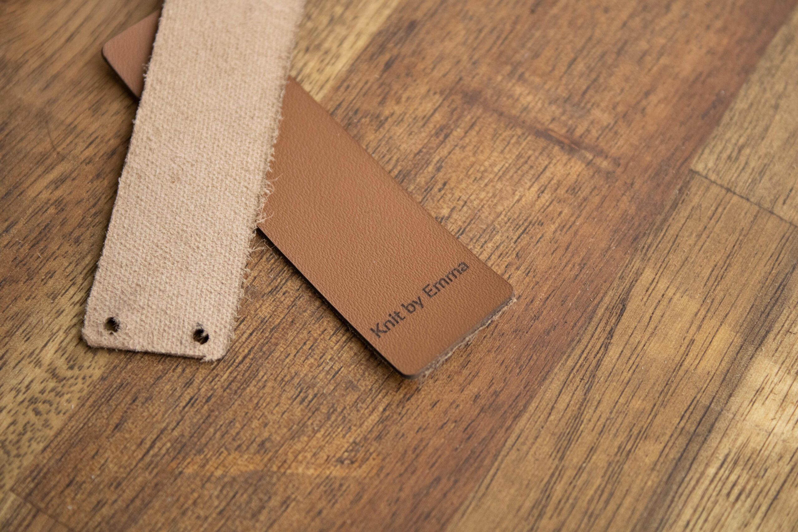 Produktbild av FredFloris Custom Personaliserad läder virkade etiketter DIY