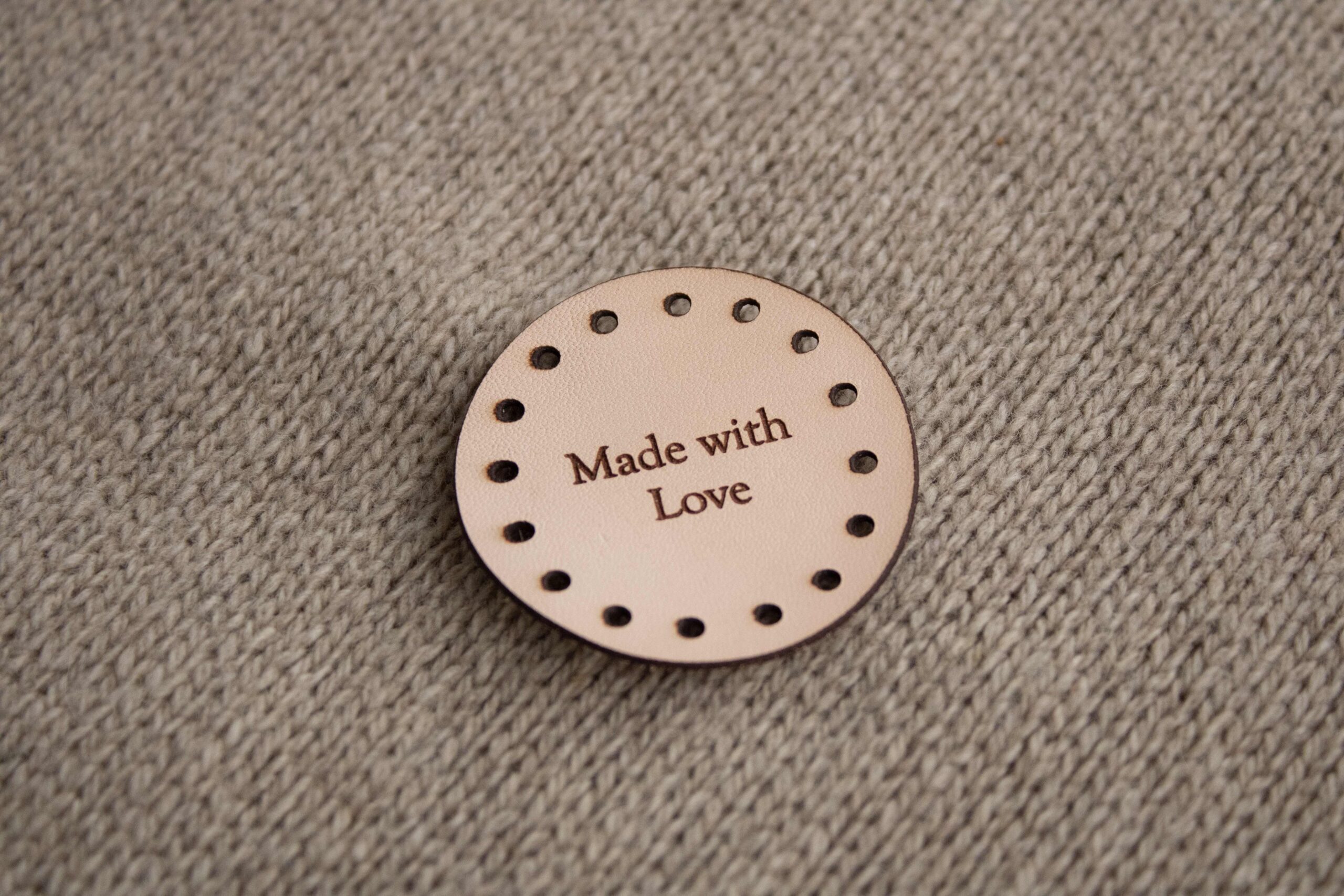 Wizerunek produktu FredFloris Spersonalizowane skórzane etykiety szydełkowe DIY