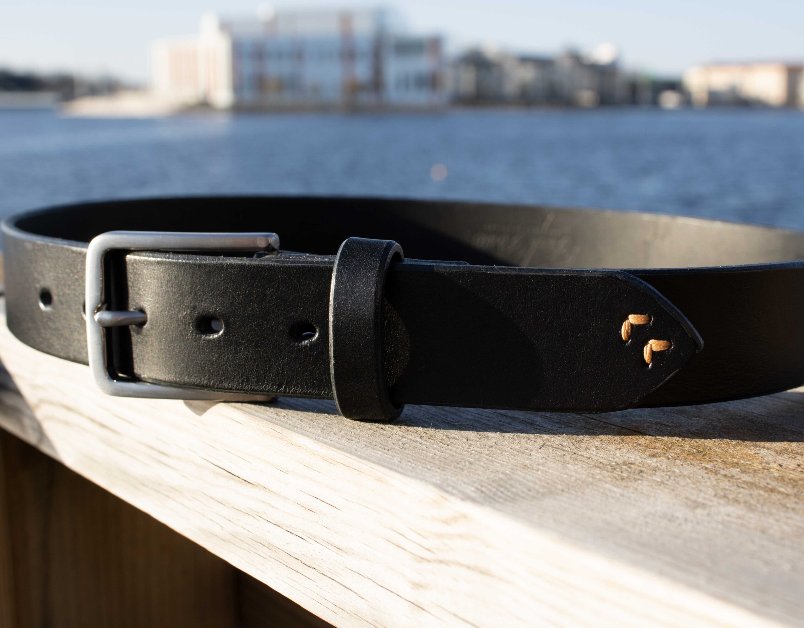 Tuotekuva FredFloris käsintehty musta nahkainen miesten vyöstä