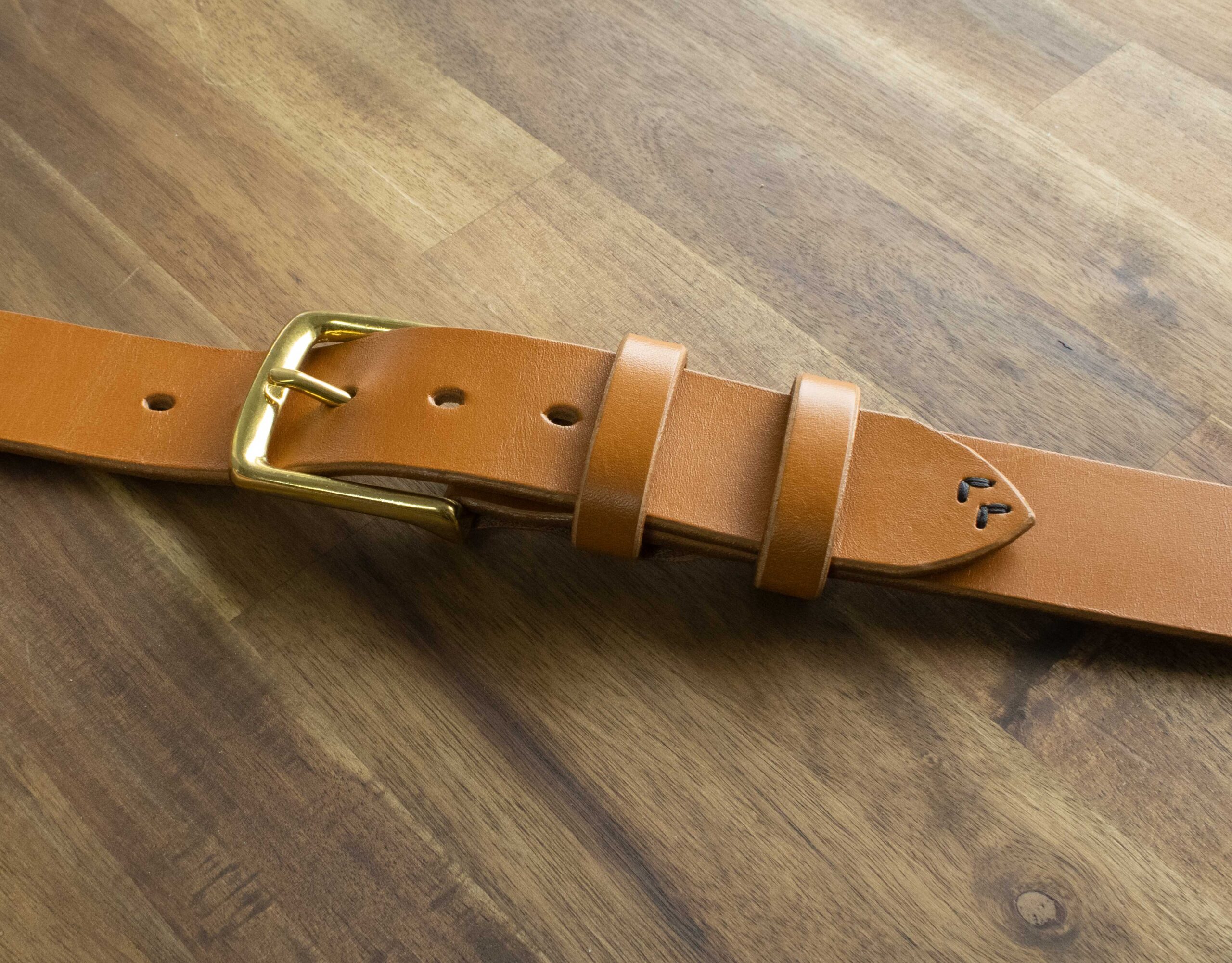 Tuotekuva FredFloris käsintehty ruskeasta nahkavyöstä