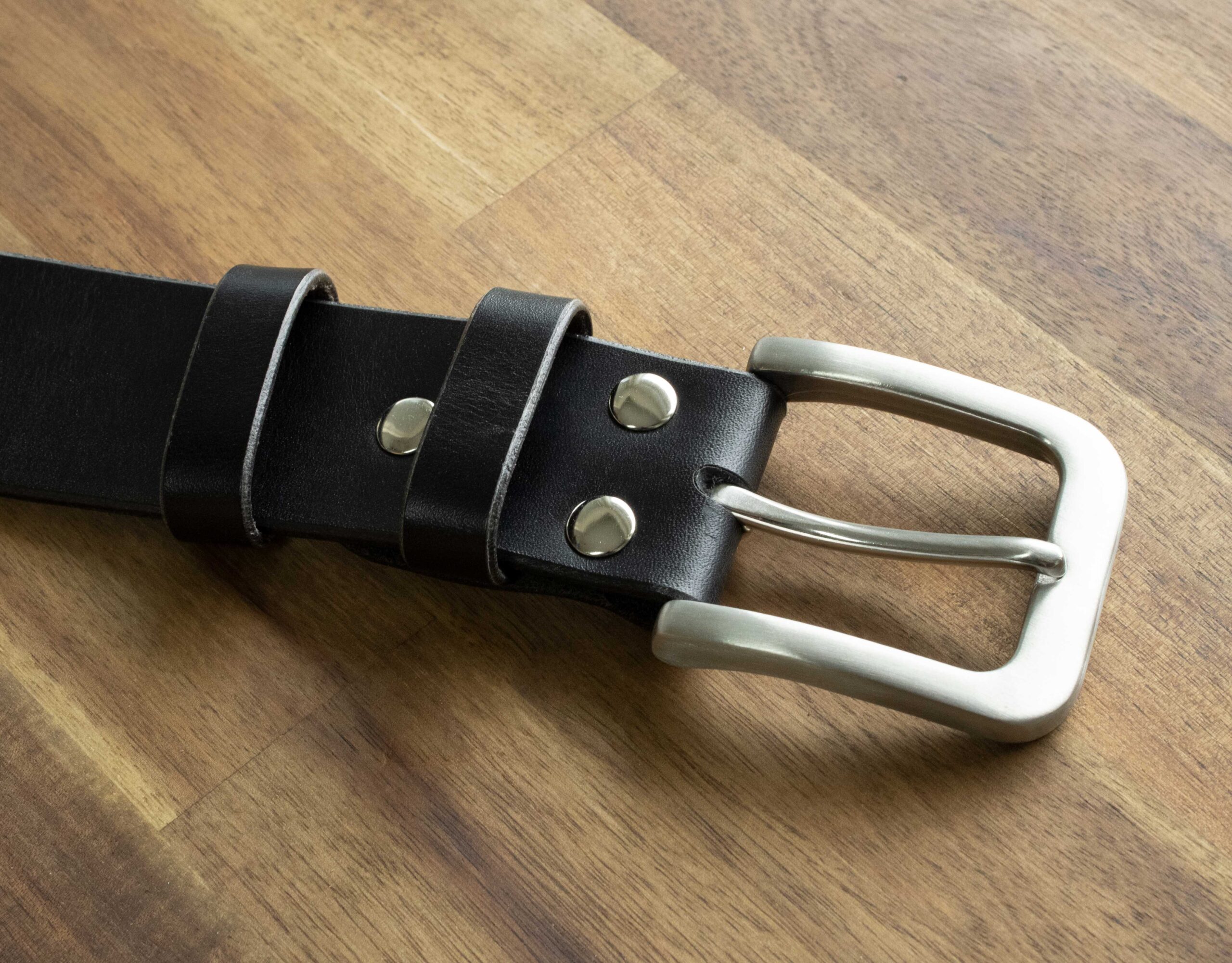 Produktbild zu FredFloris handgefertigter schwarzer Ledergürtel