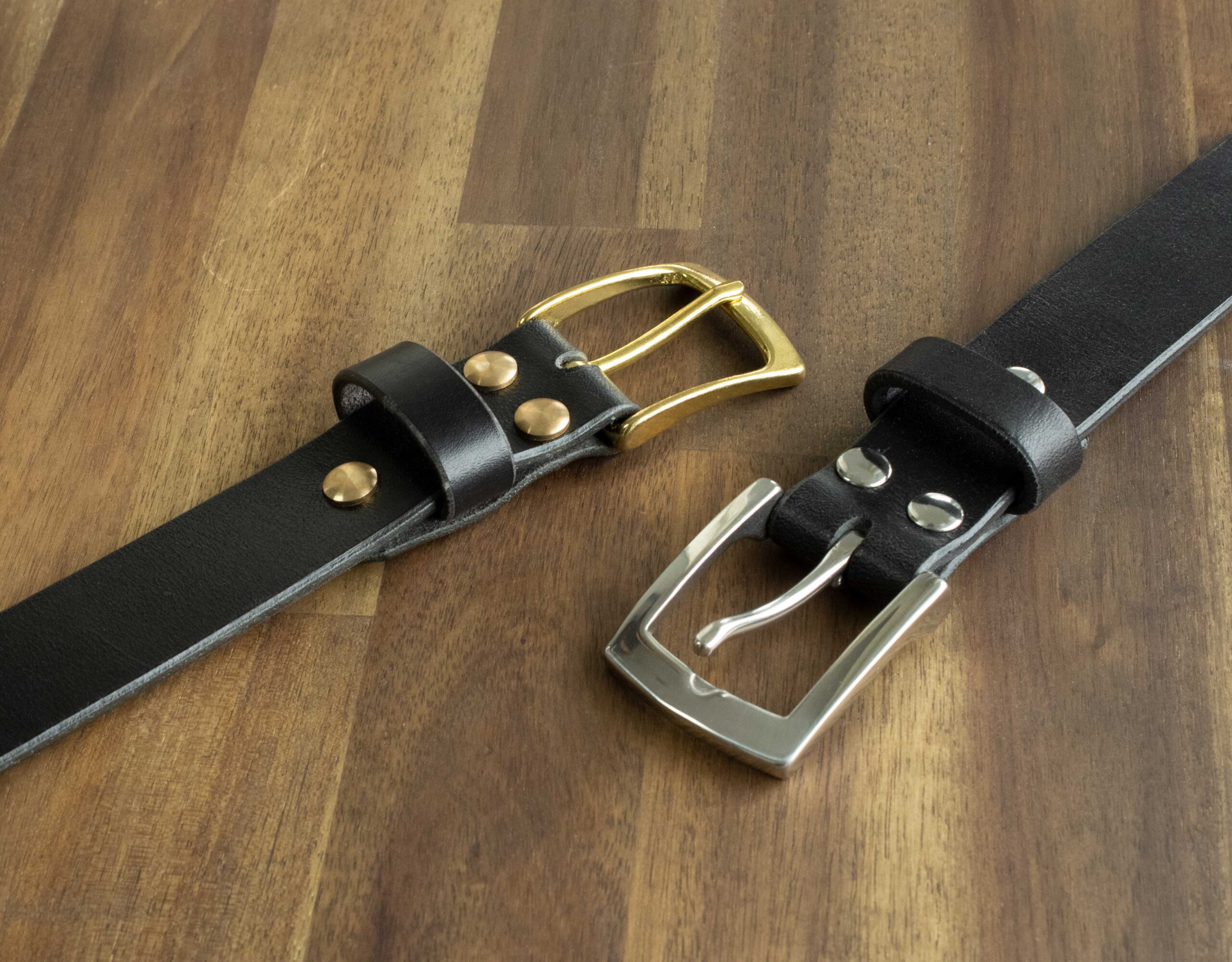 Produktbild zu FredFloris handgefertigter schwarzer Ledergürtel für Herren