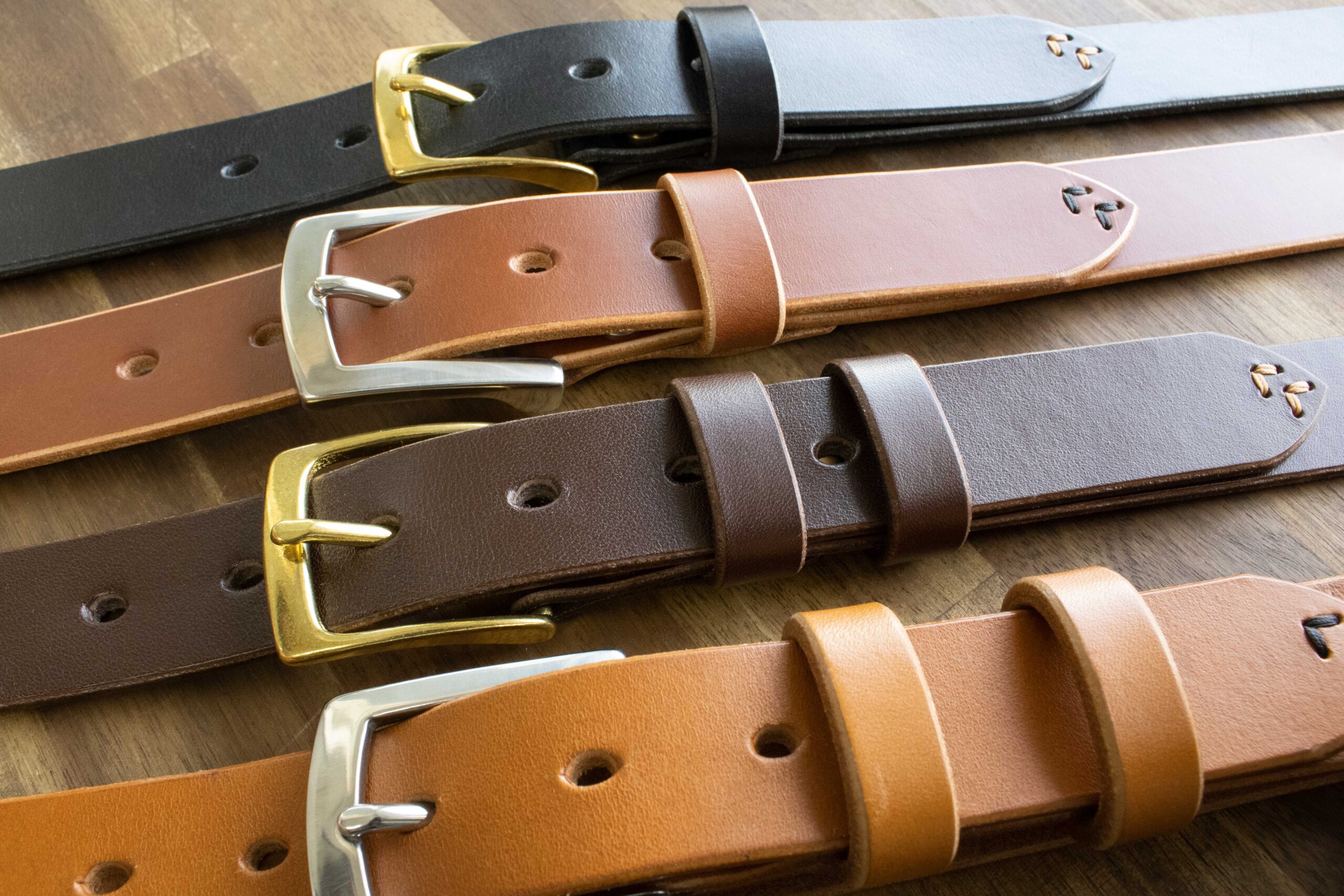 FredFloris käsintehtyjen nahkavöiden tuotekuvaus